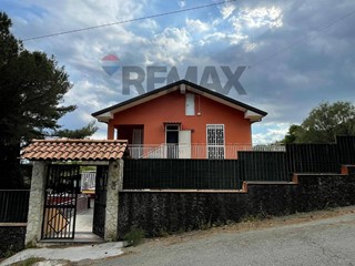 Appartamento in Vendita a Pedara, 109'000&euro;, 124 m²