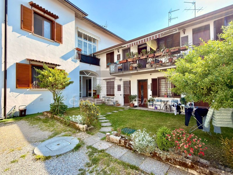 Quadrilocale in Vendita a Moniga del Garda, 249'000&euro;, 97 m²