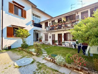 Quadrilocale in Vendita a Moniga del Garda, 249'000&euro;, 97 m²