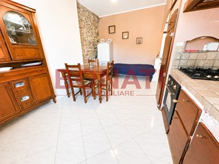 Trilocale in Vendita a La Spezia, zona Periferia Nord Ovest, 95'000&euro;, 69 m²