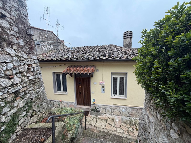 Trilocale in Affitto a Terni, 1'000&euro;, 70 m², arredato