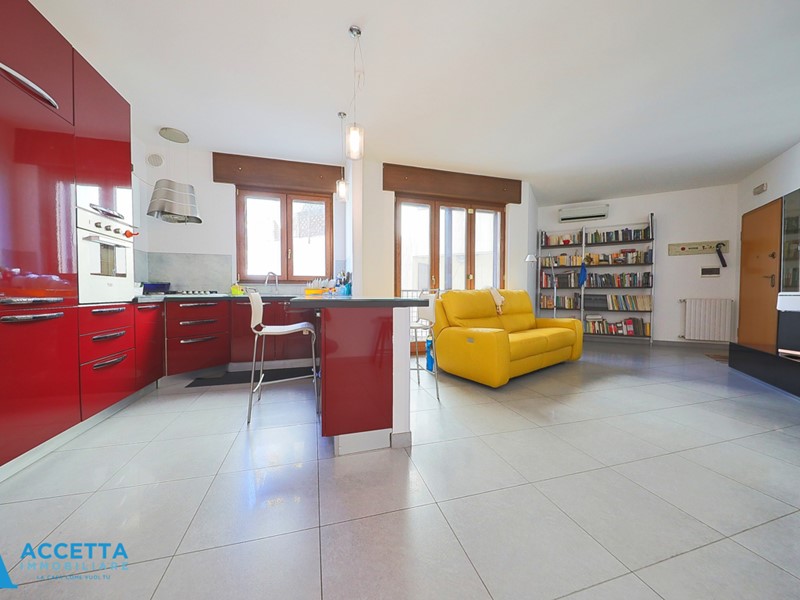 Trilocale in Vendita a Taranto, zona Solito - Corvisea, 139'000&euro;, 94 m²