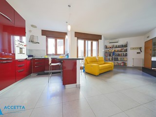 Trilocale in Vendita a Taranto, zona Solito - Corvisea, 139'000&euro;, 94 m²