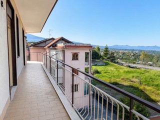 Quadrilocale in Vendita a Acireale, zona Santa Maria Degli Ammalati, 85'000&euro;, 122 m², con Box