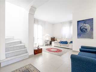 Appartamento in Vendita a Montignoso, zona Cervaiolo, 449'000&euro;, 132 m², arredato