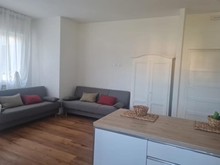 Appartamento in Affitto a Camaiore, zona Lido di Camaiore, 1'500&euro;, 60 m², arredato