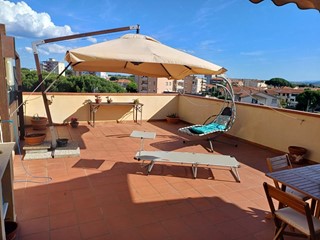 Attico in Vendita a Campiglia Marittima, zona Venturina Terme, 395'000&euro;, 207 m², arredato, con Box