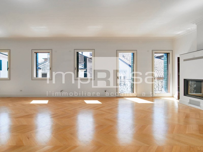 Quadrilocale in Vendita a Treviso, 1'800'000&euro;, 220 m²