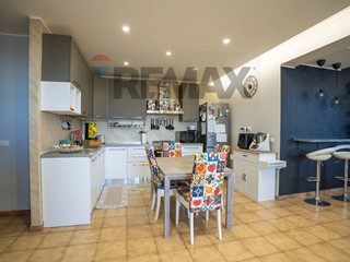 Appartamento in Vendita a Catania, 118'000&euro;, 132 m²