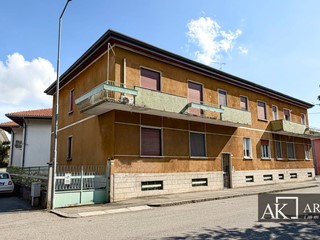 Trilocale in Vendita a Novara, 80'000&euro;, 90 m²