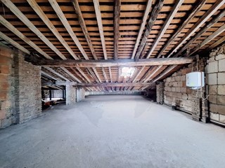 Appartamento in Vendita a Brescia, 150'000&euro;, 270 m²