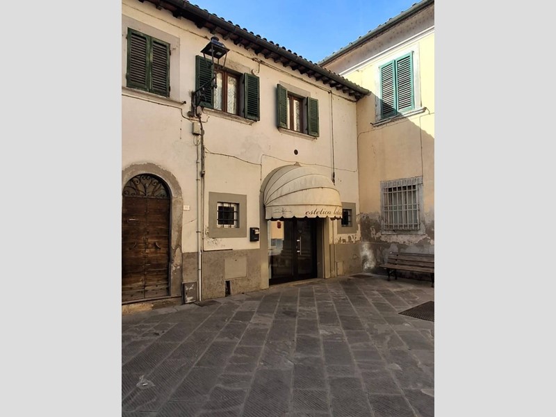 Quadrilocale in Vendita a Castel Focognano, 96'000&euro;, 120 m²
