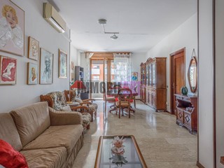 Trilocale in Vendita a Reggio Emilia, 289'000&euro;, 119 m²
