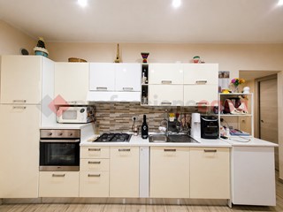 Trilocale in Vendita a Roma, 249'000&euro;, 75 m²