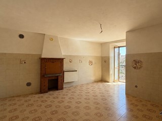 Trilocale in Vendita a Sutri, 60'000&euro;, 75 m², con Box