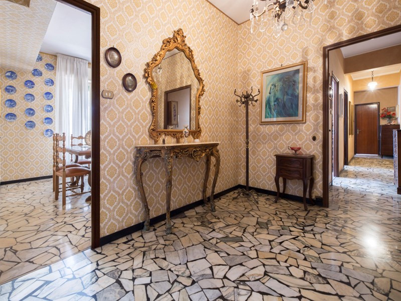 Appartamento in Vendita a Genova, zona Oregina, 137'000&euro;, 120 m²