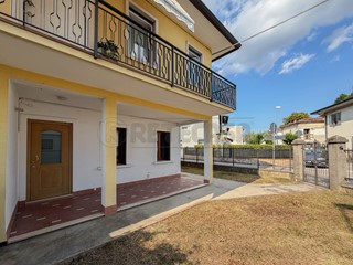 Appartamento in Vendita a Creazzo, 177'000&euro;, 113 m², con Box