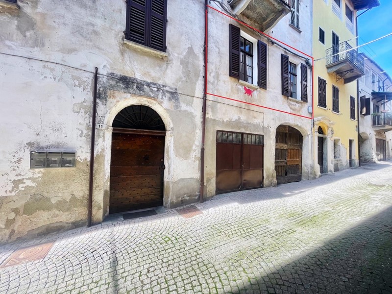 Appartamento in Vendita a Farigliano, 30'000&euro;, 227 m², con Box