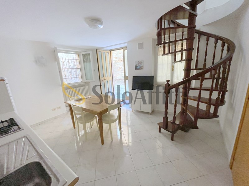 Quadrilocale in Affitto a Osimo, zona Centro Storico, 420&euro;, 78 m², arredato