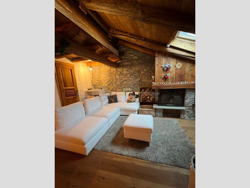 Appartamento in Vendita a Courmayeur, zona La Saxe, 150 m², arredato