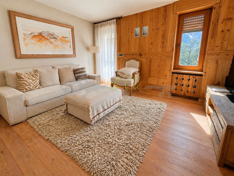 Bilocale in Affitto a Courmayeur, zona Centro, 20'000&euro;, 70 m², arredato, con Box