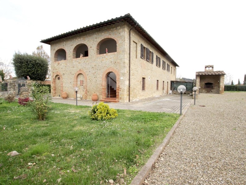 Appartamento in Vendita a Poggibonsi, zona Staggia, 680'000&euro;, 270 m², con Box