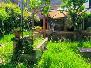 Appartamento in Vendita a Sinalunga, zona Bettolle, 175'000&euro;, 180 m², con Box