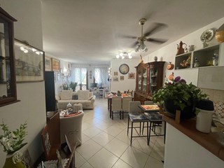 Quadrilocale in Vendita a Siena, zona Ruffolo, 230'000&euro;, 90 m², con Box