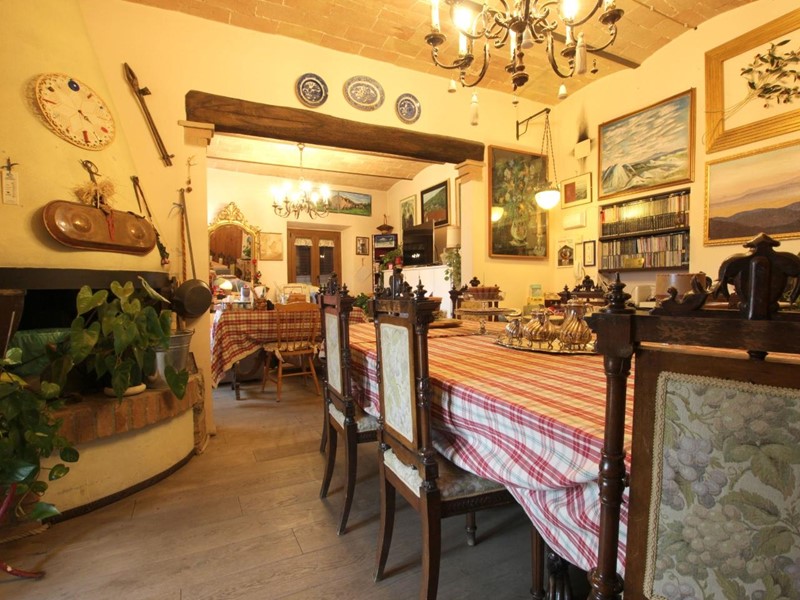 Appartamento in Vendita a Murlo, zona Casciano, 350'000&euro;, 220 m²