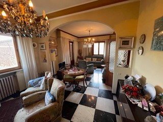 Appartamento in Vendita a Siena, 400'000&euro;, 275 m², con Box
