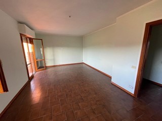 Appartamento in Vendita a Poggibonsi, zona Staggia, 180'000&euro;, 110 m², con Box