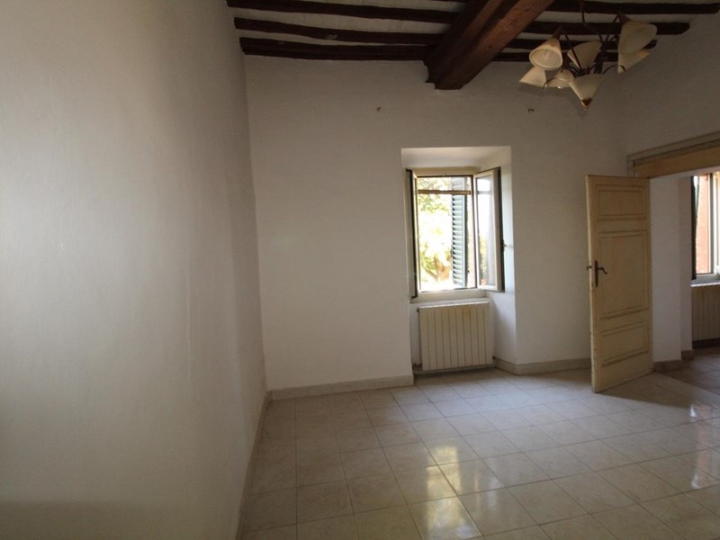 Appartamento in Vendita a Monteroni d'Arbia, zona Lucignano D'arbia, 100'000&euro;, 125 m²
