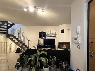 Appartamento in Vendita a Sinalunga, zona Rigomagno, 260'000&euro;, 220 m², con Box