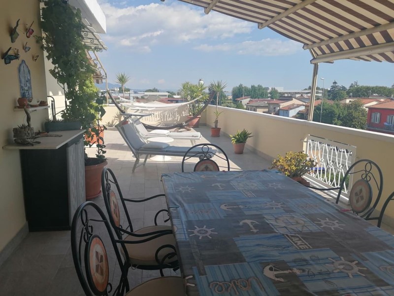 Attico in Vendita a Carrara, zona Avenza, 310'000&euro;, 110 m², con Box