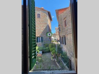 Appartamento in Vendita a Montecatini Terme, zona Montecatini Alto, 260'000&euro;, 198 m²