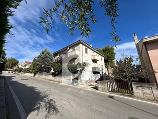Quadrilocale in Vendita a Pescara, 142'000&euro;, 138 m²