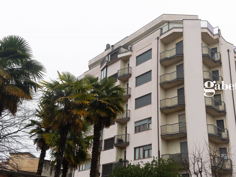 Quadrilocale in Vendita a Merate, 143'000&euro;, 162 m²