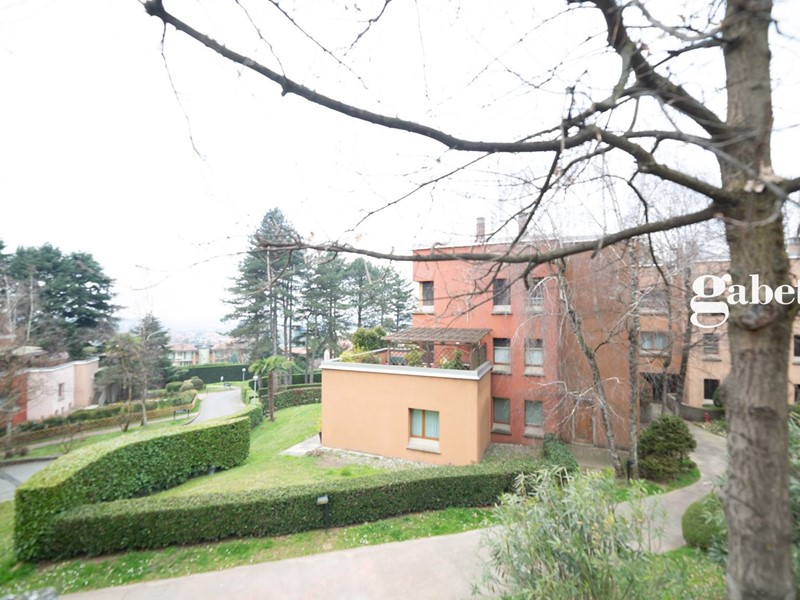 Quadrilocale in Vendita a Barzanò, 330'000&euro;, 181 m²