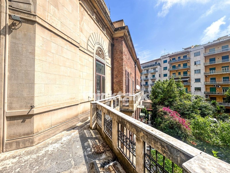 Appartamento in Vendita a Catania, 850'000&euro;, 210 m²