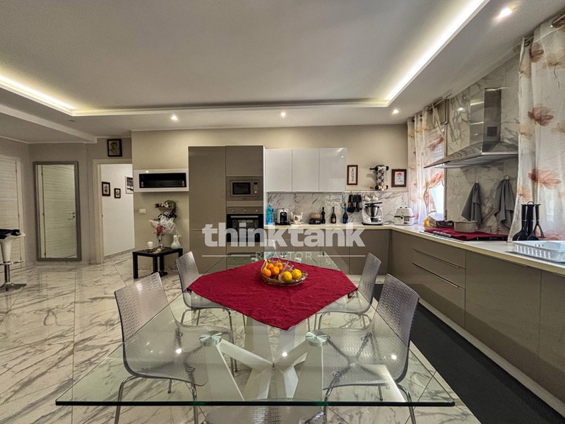 Quadrilocale in Vendita a Siracusa, 105'000&euro;, 100 m²