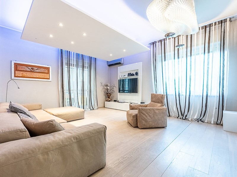Appartamento in Vendita a Torino, 297'000&euro;, 143 m²