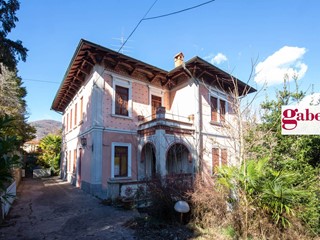 Appartamento in Vendita a Olgiate Molgora, 520'000&euro;, 420 m²