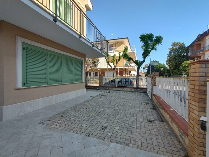 Quadrilocale in Affitto a Porto San Giorgio, 3'000&euro;, 100 m²
