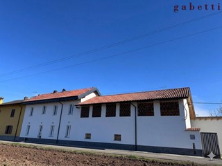 Quadrilocale in Vendita a Magenta, 150 m²
