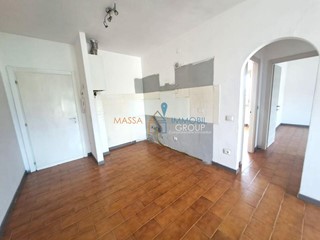 Trilocale in Vendita a Massa, zona Marina Di Massa, 200'000&euro;, 70 m²