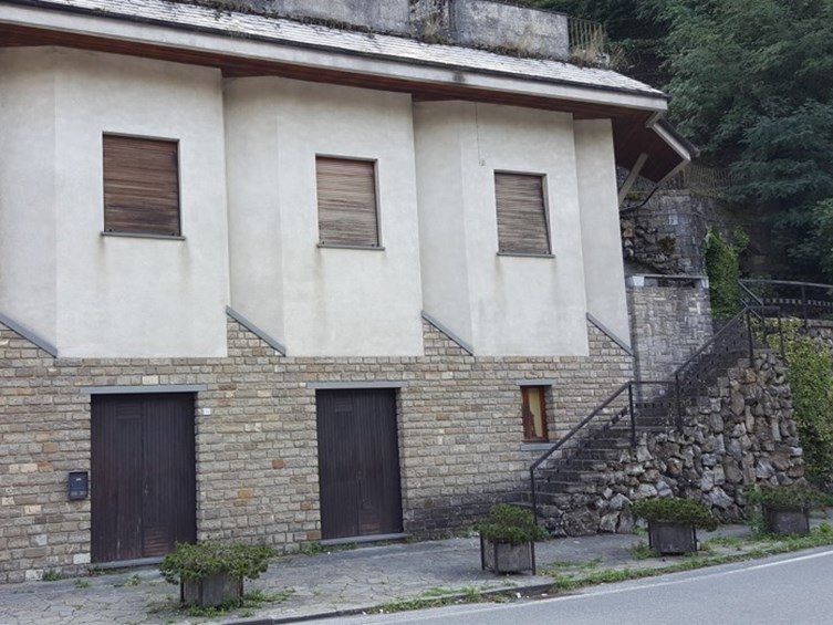 Appartamento in Vendita a Rezzoaglio, zona Centro, 40'000&euro;, 74 m²