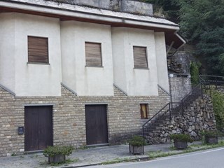 Appartamento in Vendita a Rezzoaglio, zona Centro, 40'000&euro;, 74 m²