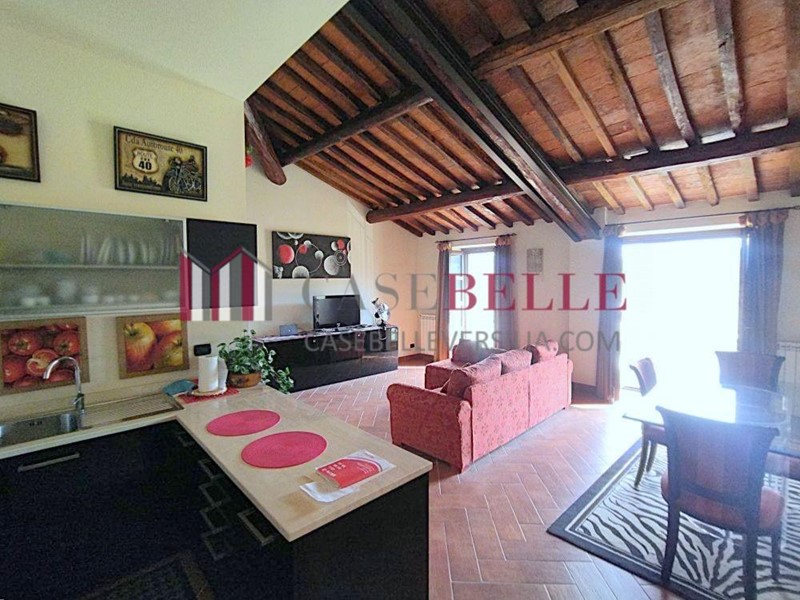 Trilocale in Vendita a Camaiore, 195'000&euro;, 81 m², arredato