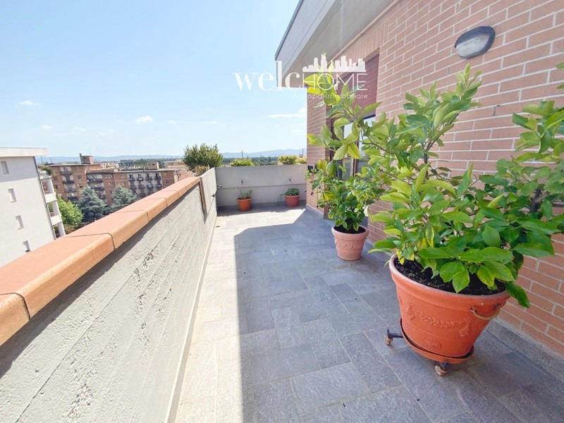 Appartamento in Vendita a Prato, 315'000&euro;, 98 m², con Box