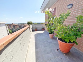 Appartamento in Vendita a Prato, 315'000&euro;, 98 m², con Box